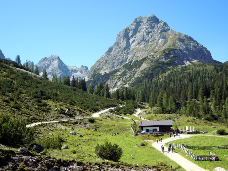 Seebenalm mit Ehrwalder Sonnenspitze